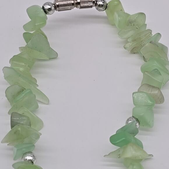Green Quartz Stone Chip Beaded 16" Pendant Necklace - Picture 7 of 10